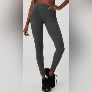 Alo Yoga High-Waist Cargo Legging Anthracite grey size medium sold out online